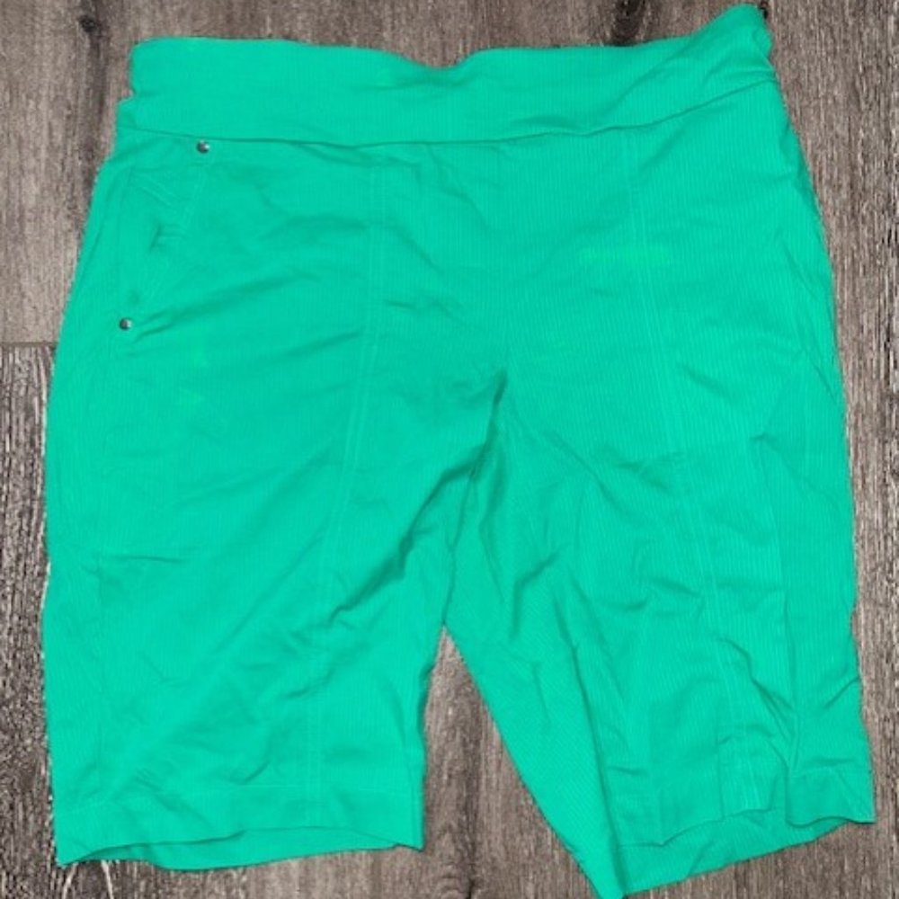 Chicos Shorts Womens Small Green Golf Zenergy Size 0